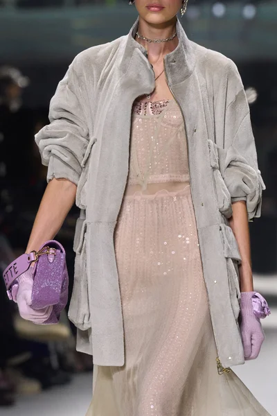 Look 24